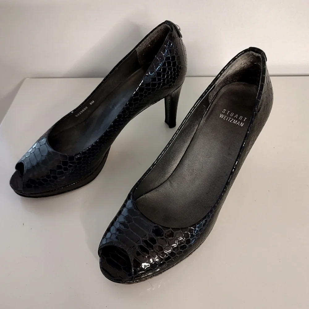 Stuart Weitzman Black Crystal Leather Plainfield Logo Snakeskin Peep Toe…